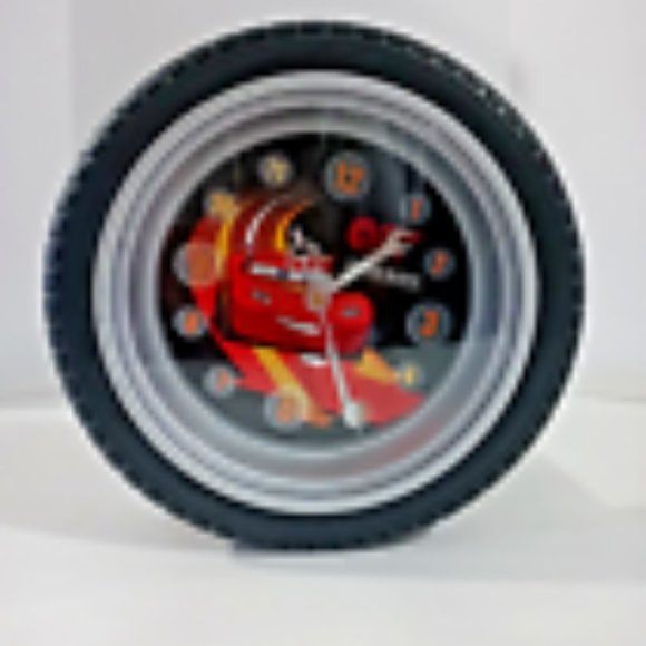 Rare Lightning McQueen CARS Disney Pixar 10" Tire Shaped Wall Clock Preowned - Picture 4 of 10